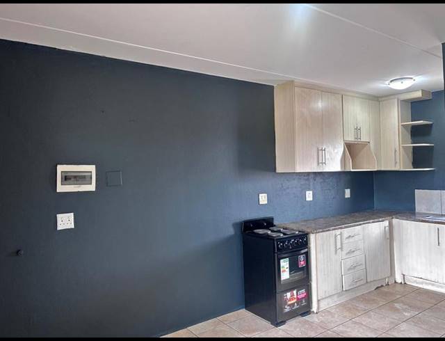 2 BEDROOM PROPERTY TO RENT IN FLEURHOF